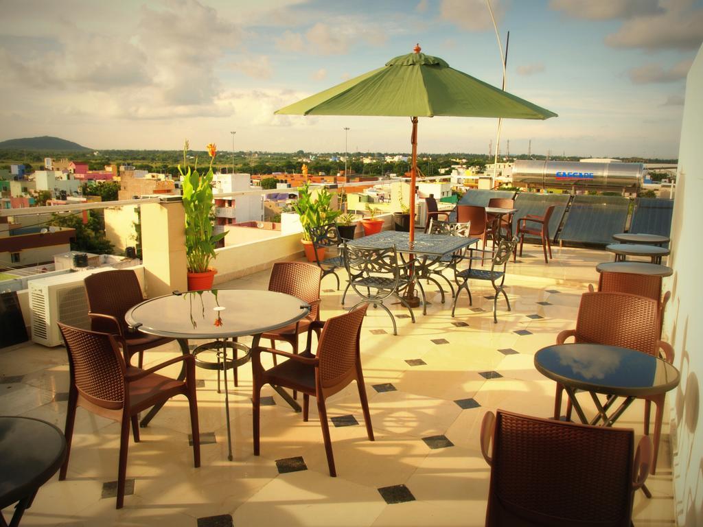 Hotel Highnest Singapperumalkovil Buitenkant foto